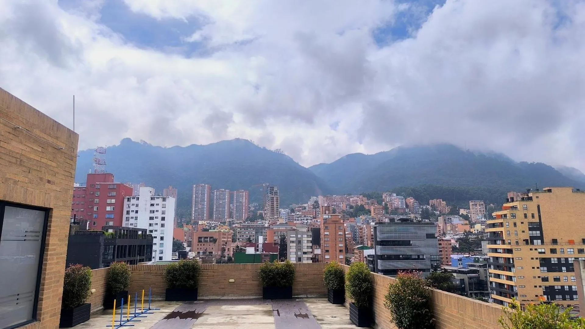 Apartamento En Bogota Con Piscina 0*,